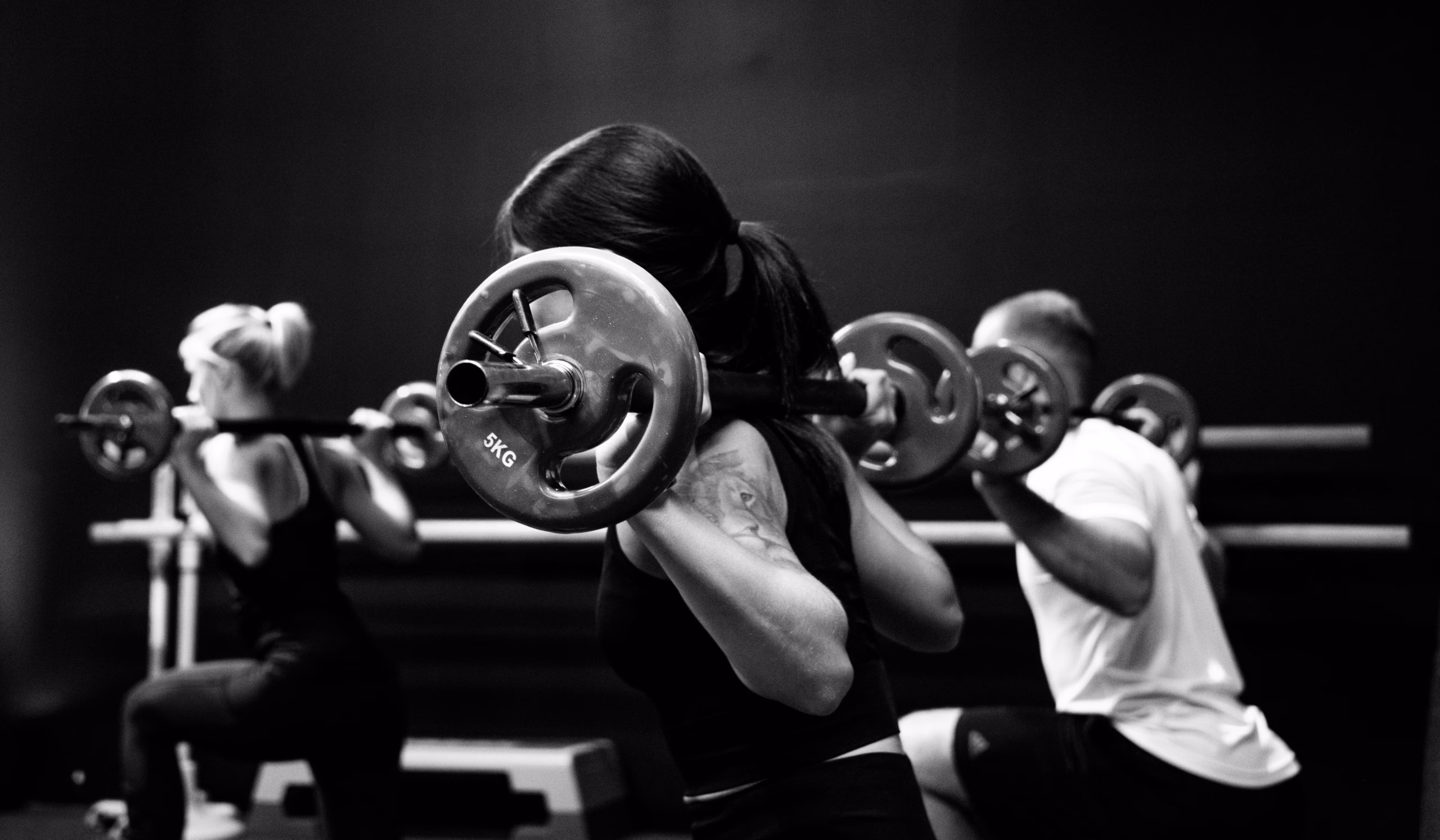 sven-mieke-Lx_GDv7VA9M-unsplash Functional fitness client lifting weights